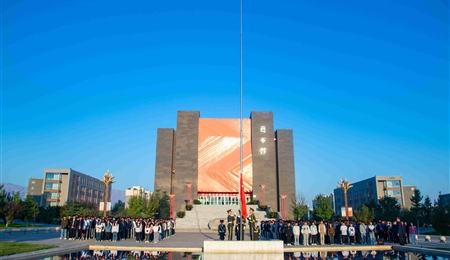 信息技术学院举行新学年第一场升国旗仪式